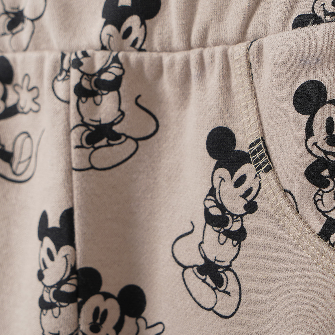 Micky Maus Jogginghose mit Allover-Print