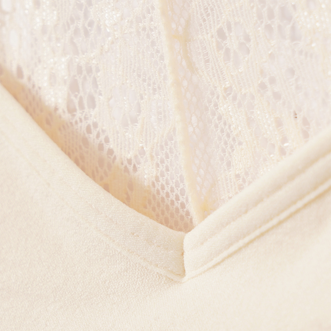 2 Mädchen Bustiers mit Spitze