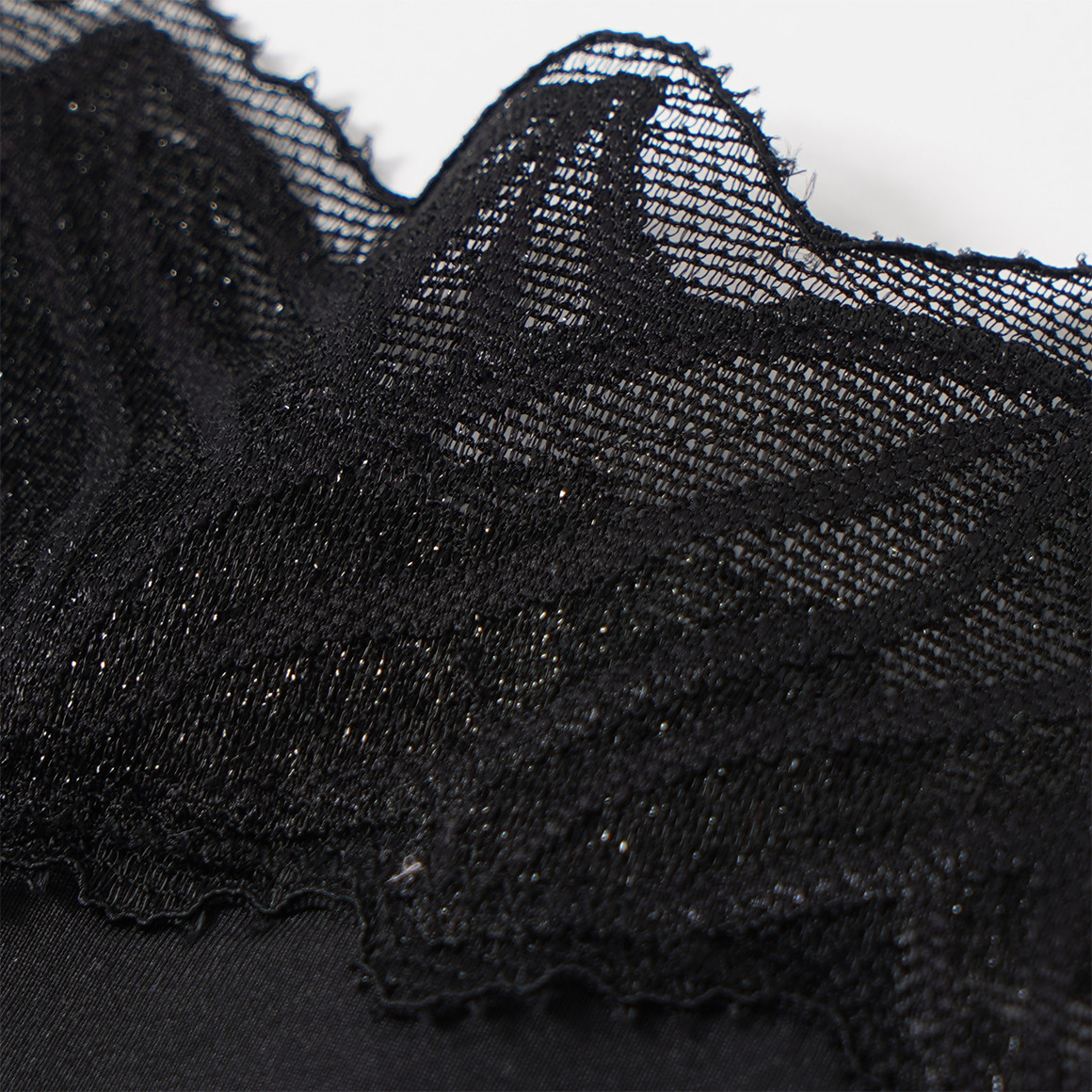 2 Damen Strings mit Spitze