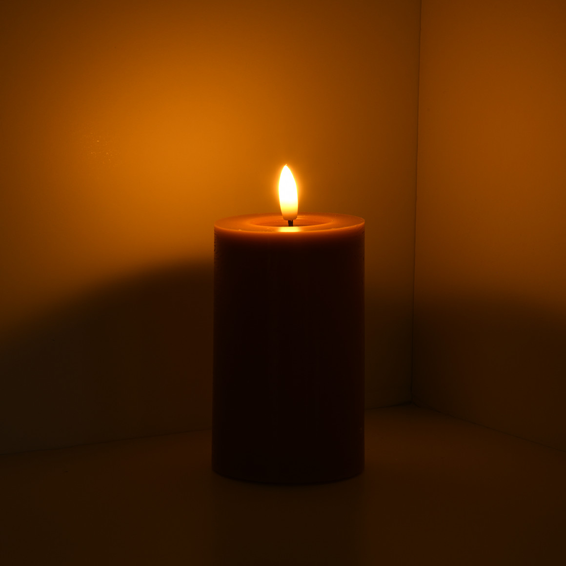 Kleine LED-Kerze aus Wachs