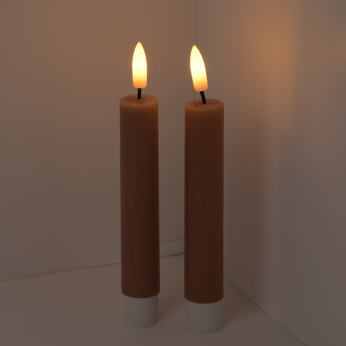 2 LED-dinerkaarsen in een Kledingsets