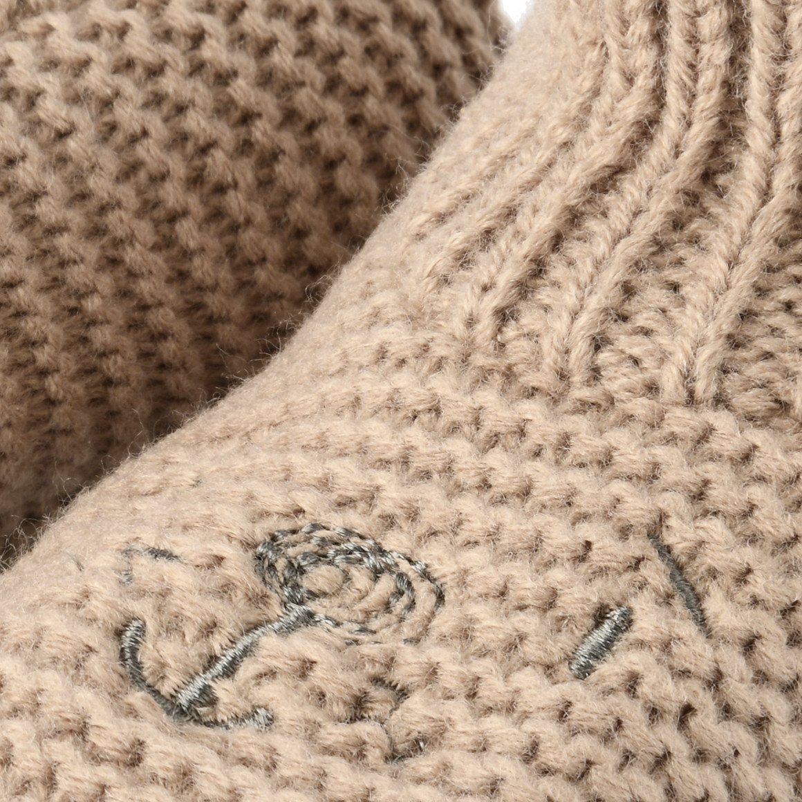 1 paar babyslofjes met berengezichtje