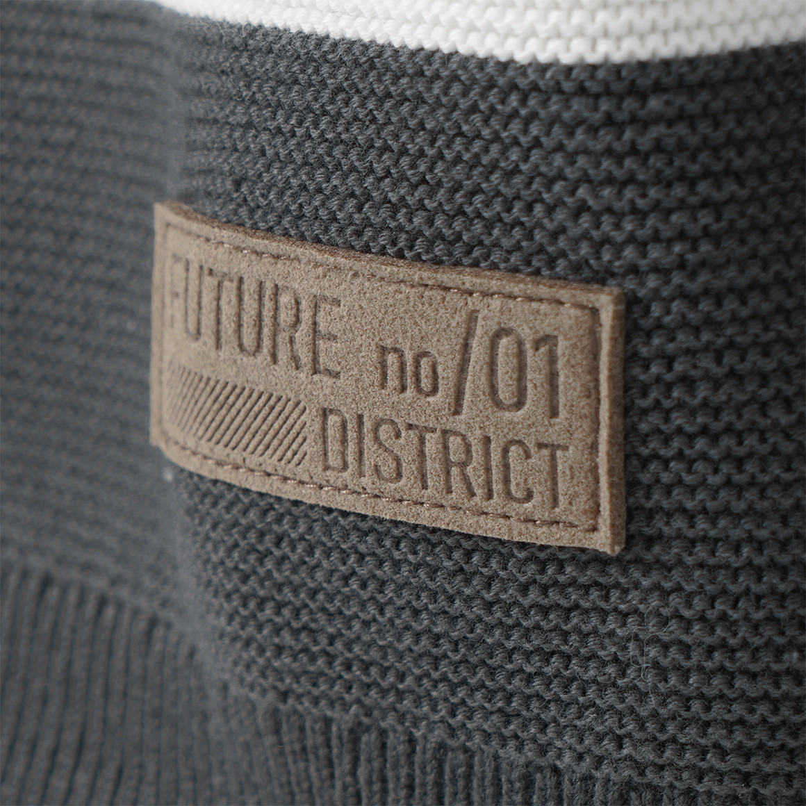 Jungen Strickpullover mit Streifen