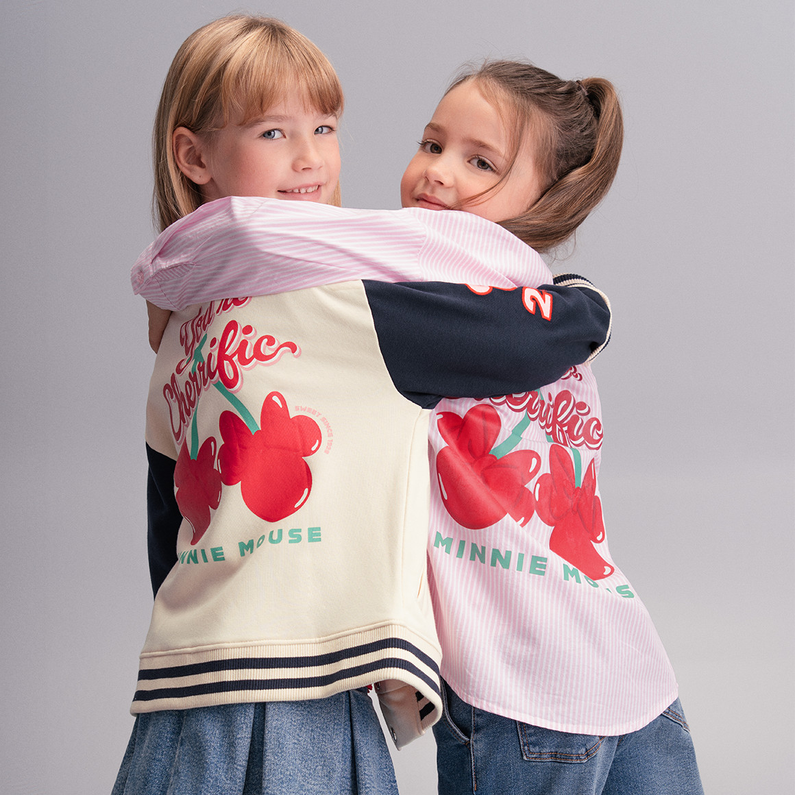 Minnie Maus Sweatjacke im College-Style