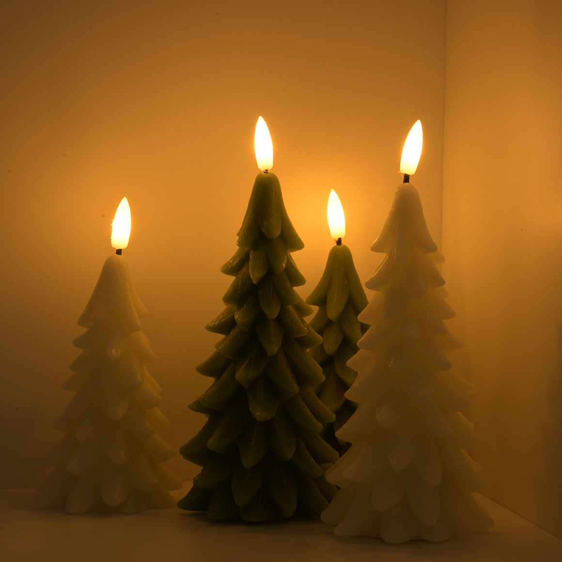 Kleine LED-Kerze in Tannenbaum-Optik