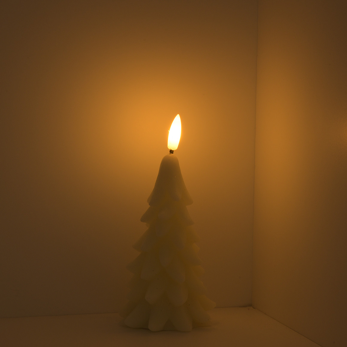 Kleine LED-Kerze in Tannenbaum-Optik