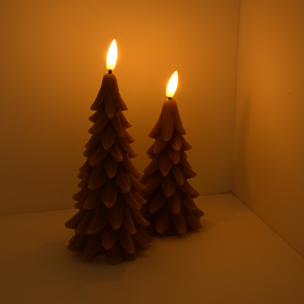 Kleine LED-Kerze in Tannenbaum-Optik