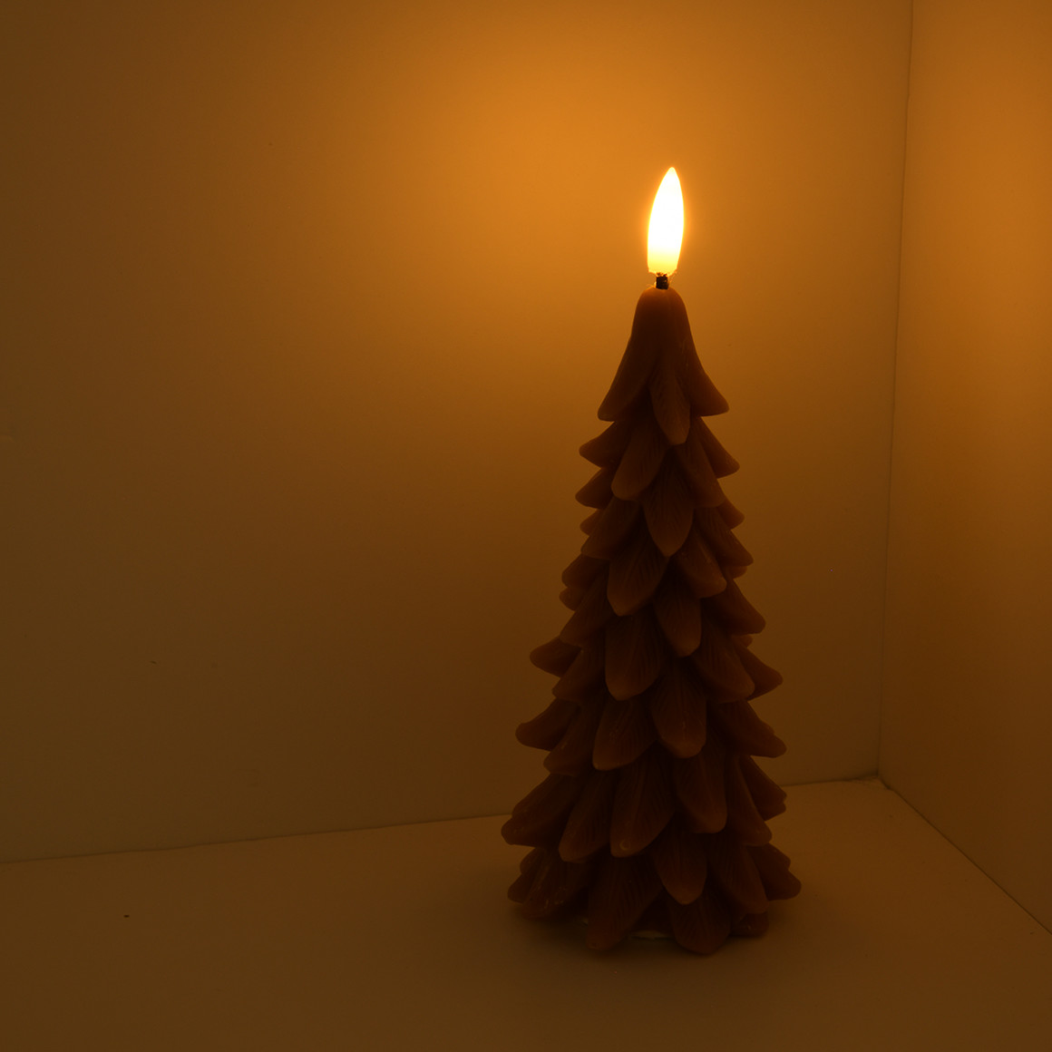 Kleine LED-Kerze in Tannenbaum-Optik