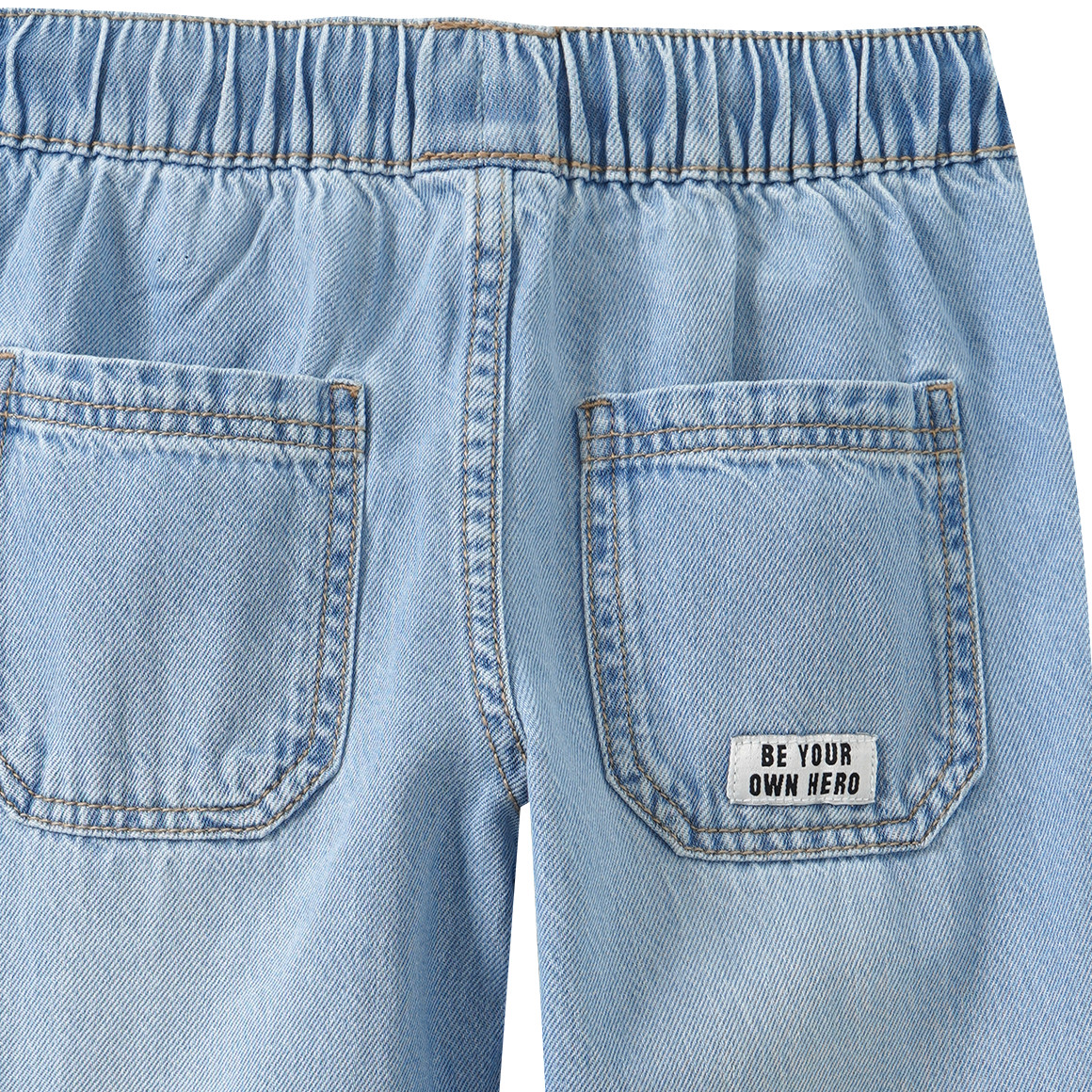 Jungen Pull-on-Jeans mit Kniefalte
