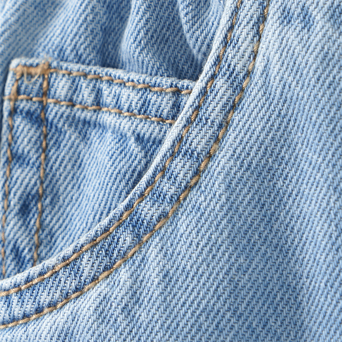 Jungen Pull-on-Jeans mit Kniefalte