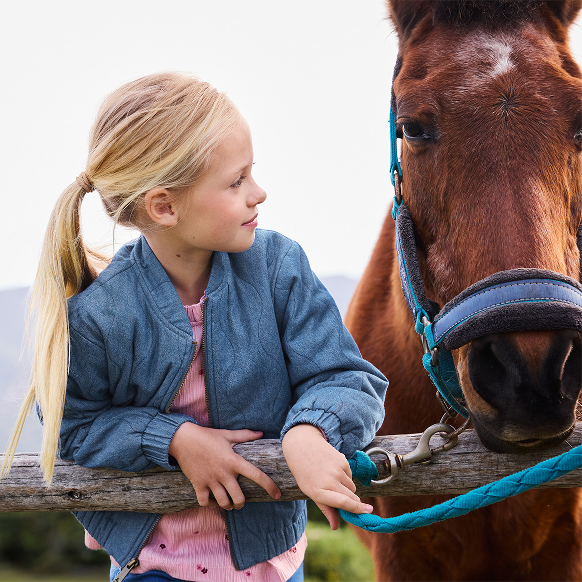 Mädchen Steppjacke im Denim-Look