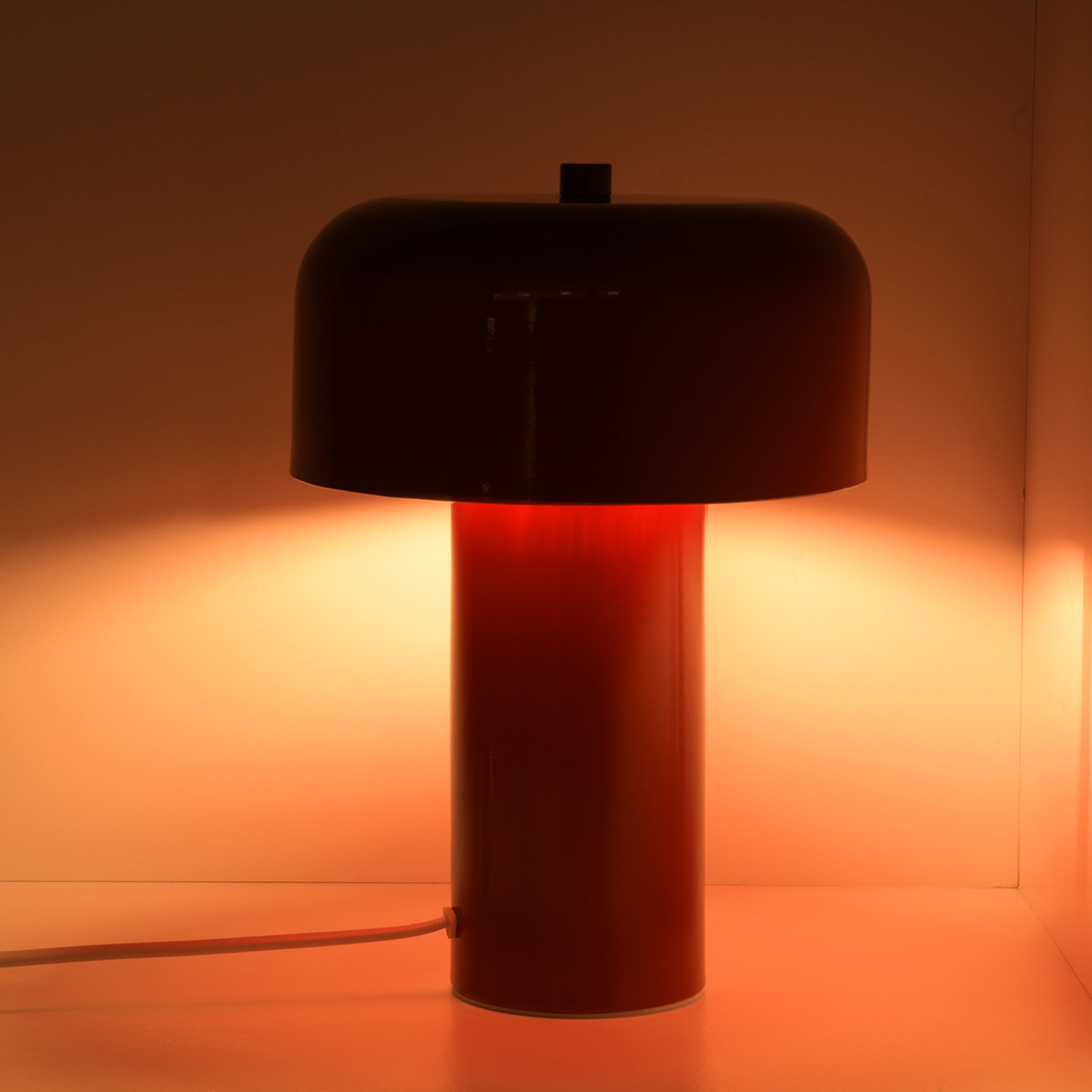 Tischleuchte aus Metall