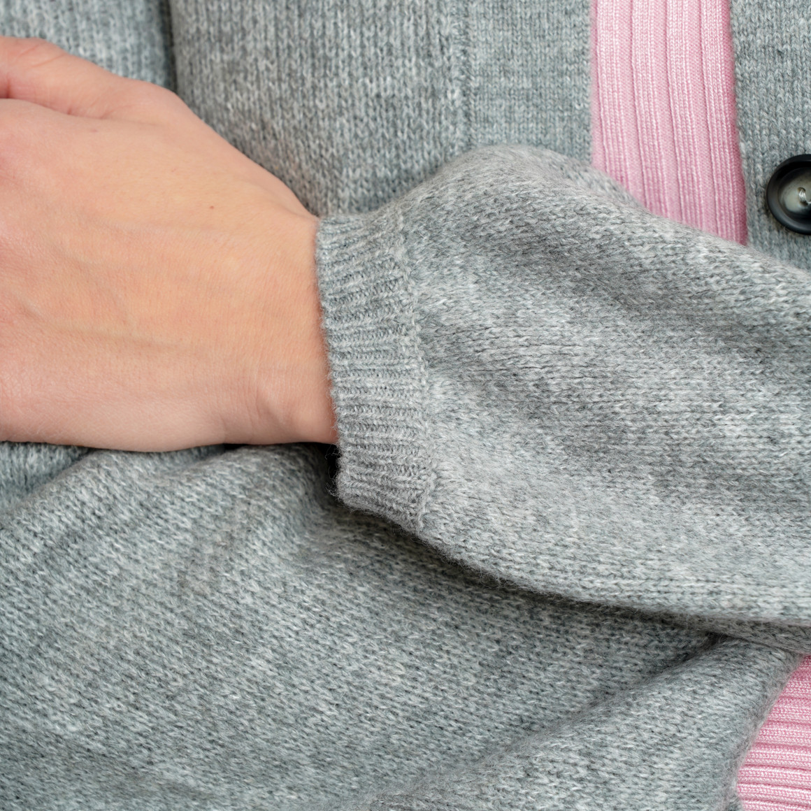 Damen Strickjacke mit Schriftzug