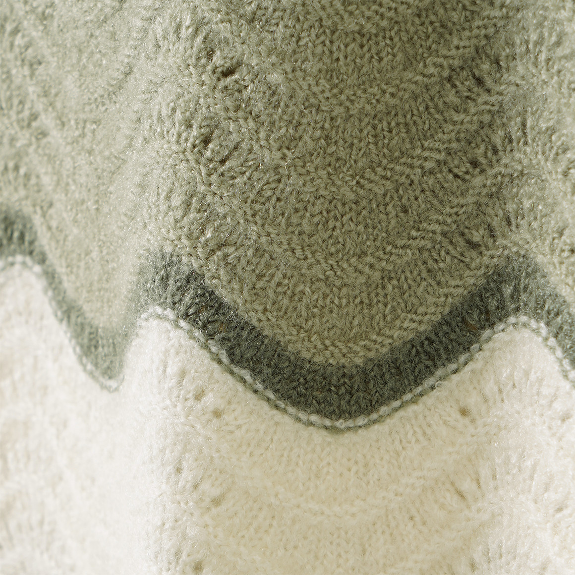 Gebreide meisjestrui met golfpatroon