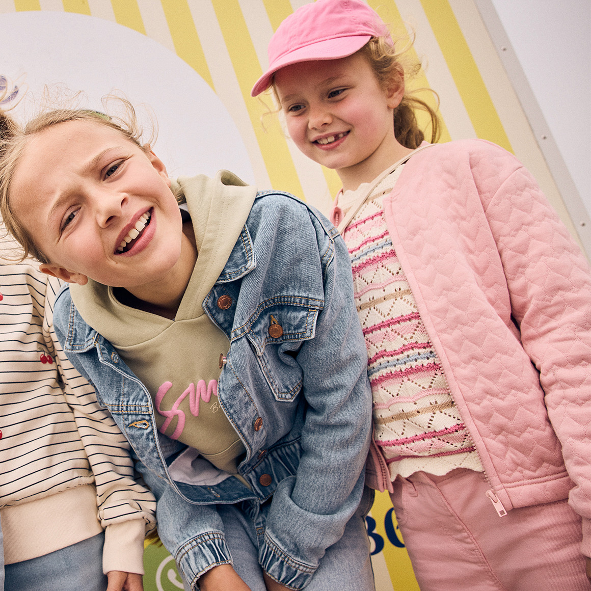 Mädchen Sweatjacke mit Herz-Steppung