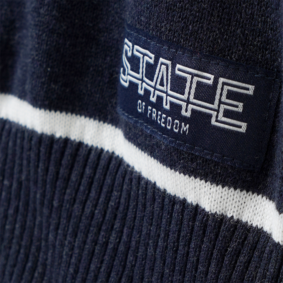 Jungen Pullover mit Streifen