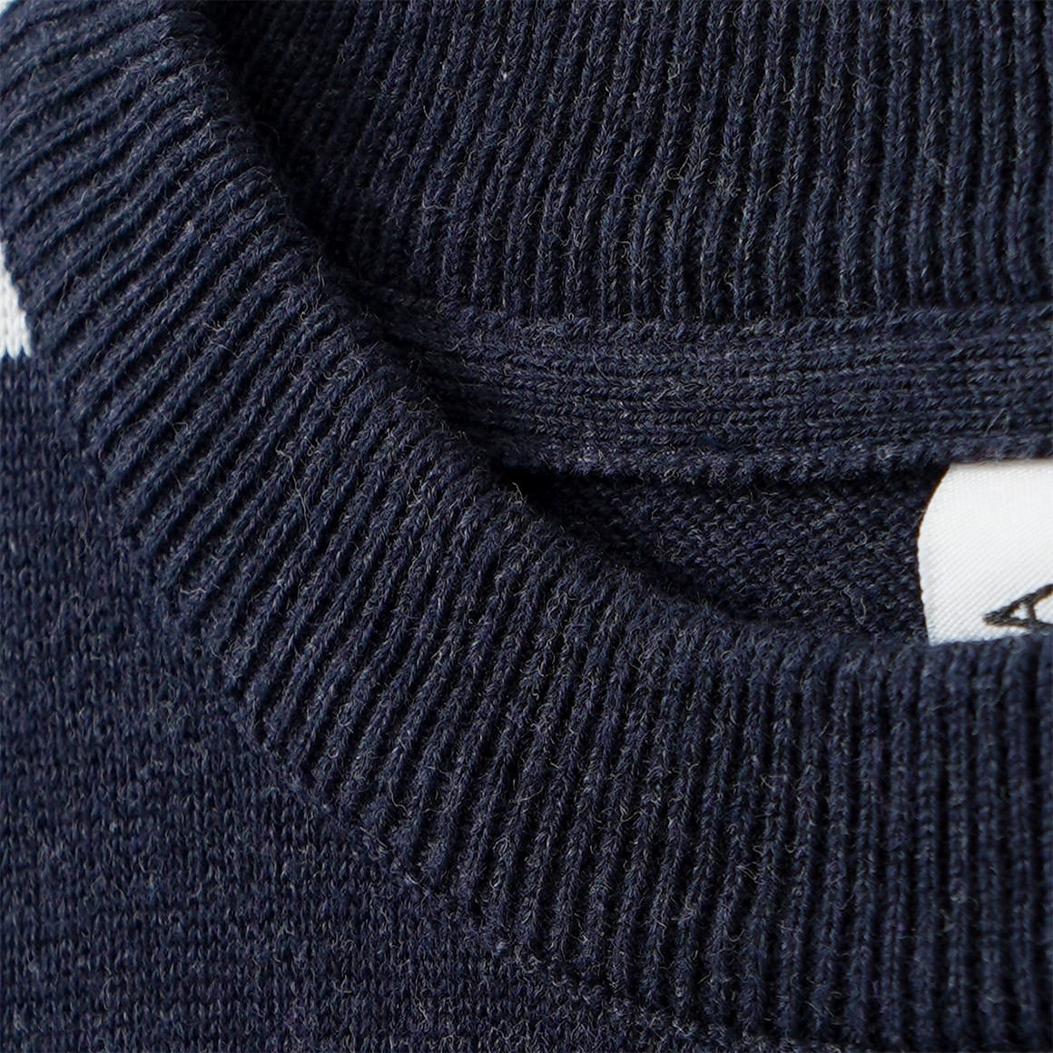 Jungen Pullover mit Streifen