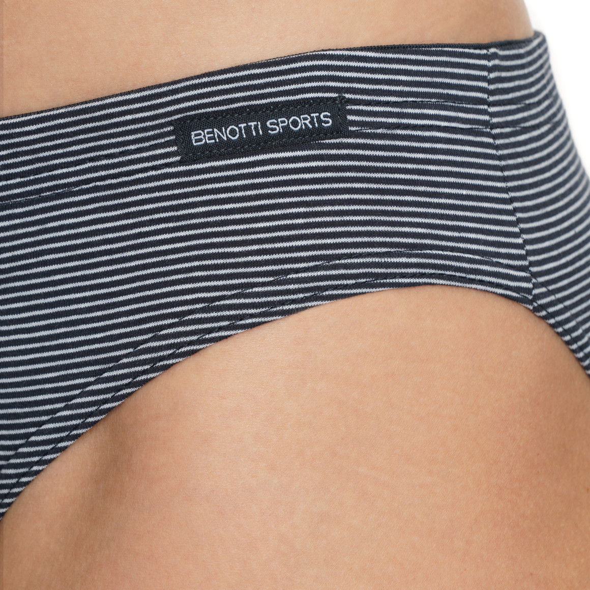 3 Damen Slips in verschiedenen Dessins