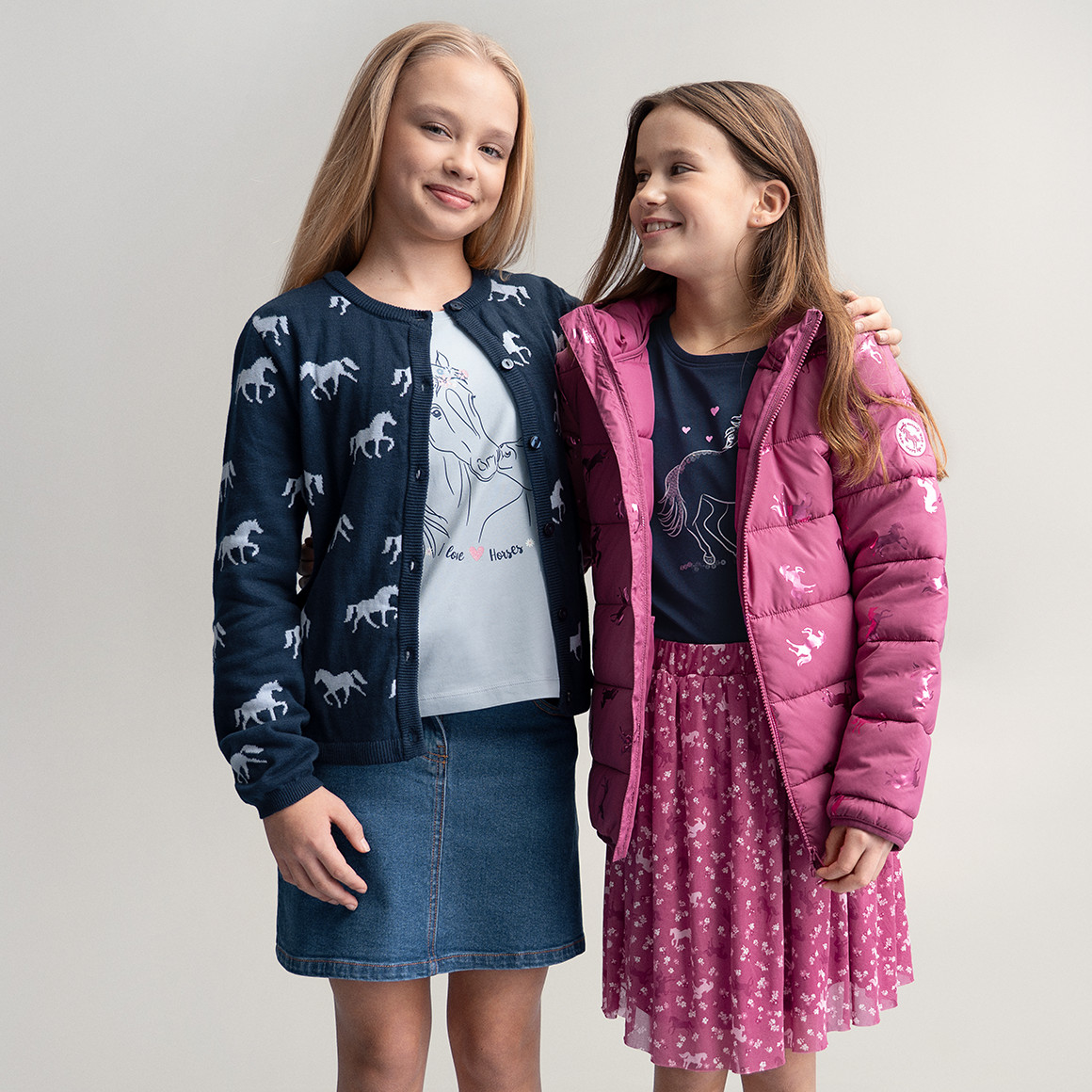 Meisjeswatteerjas met paardenprint