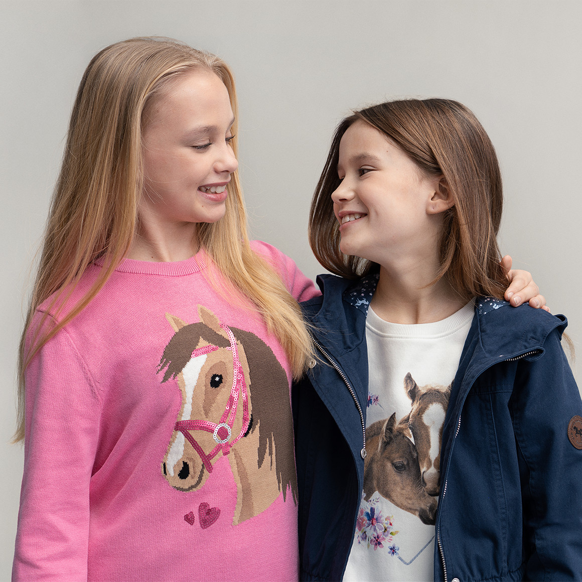 Gebreide trui voor meisjes met paardenmotief