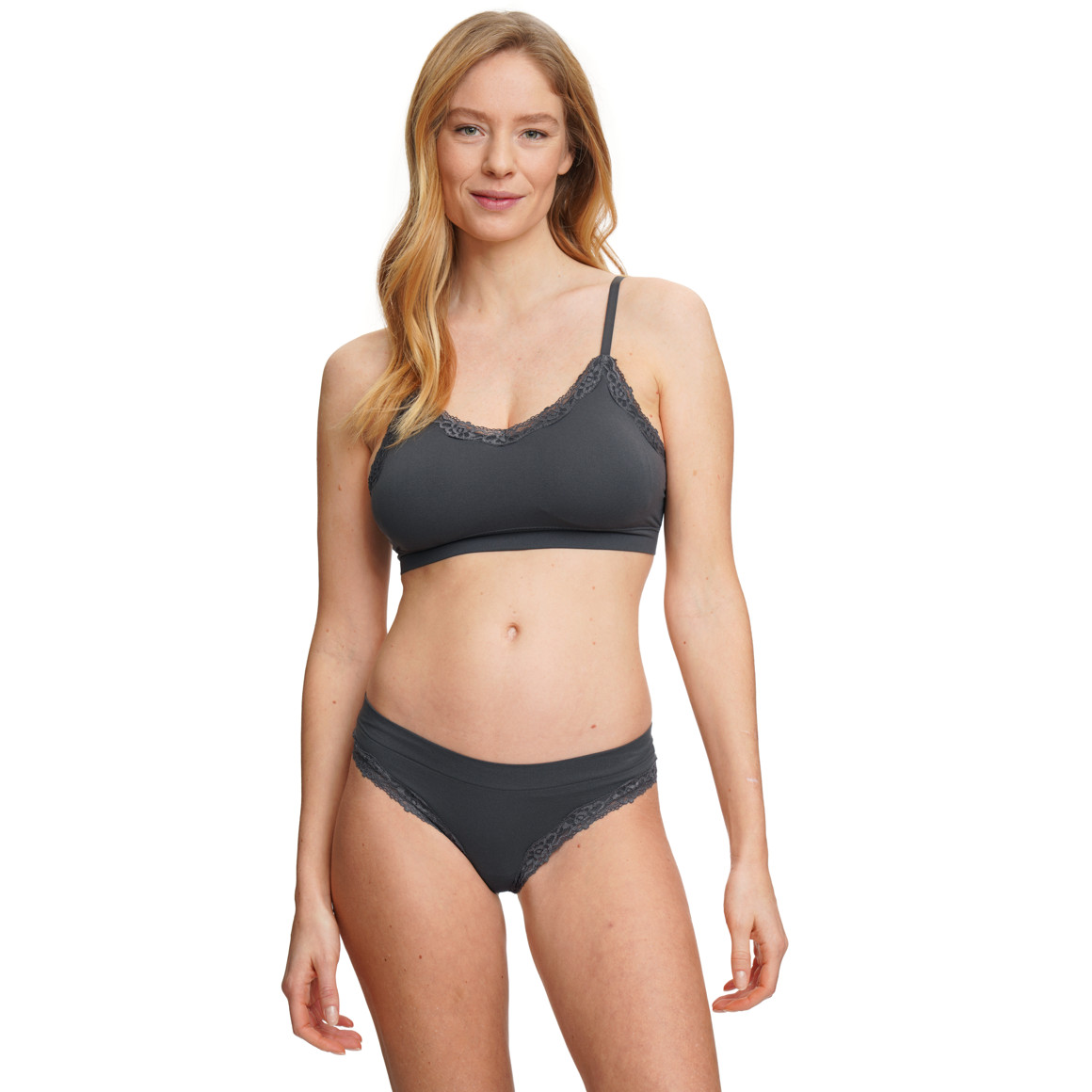 3 Damen Strings mit Spitze