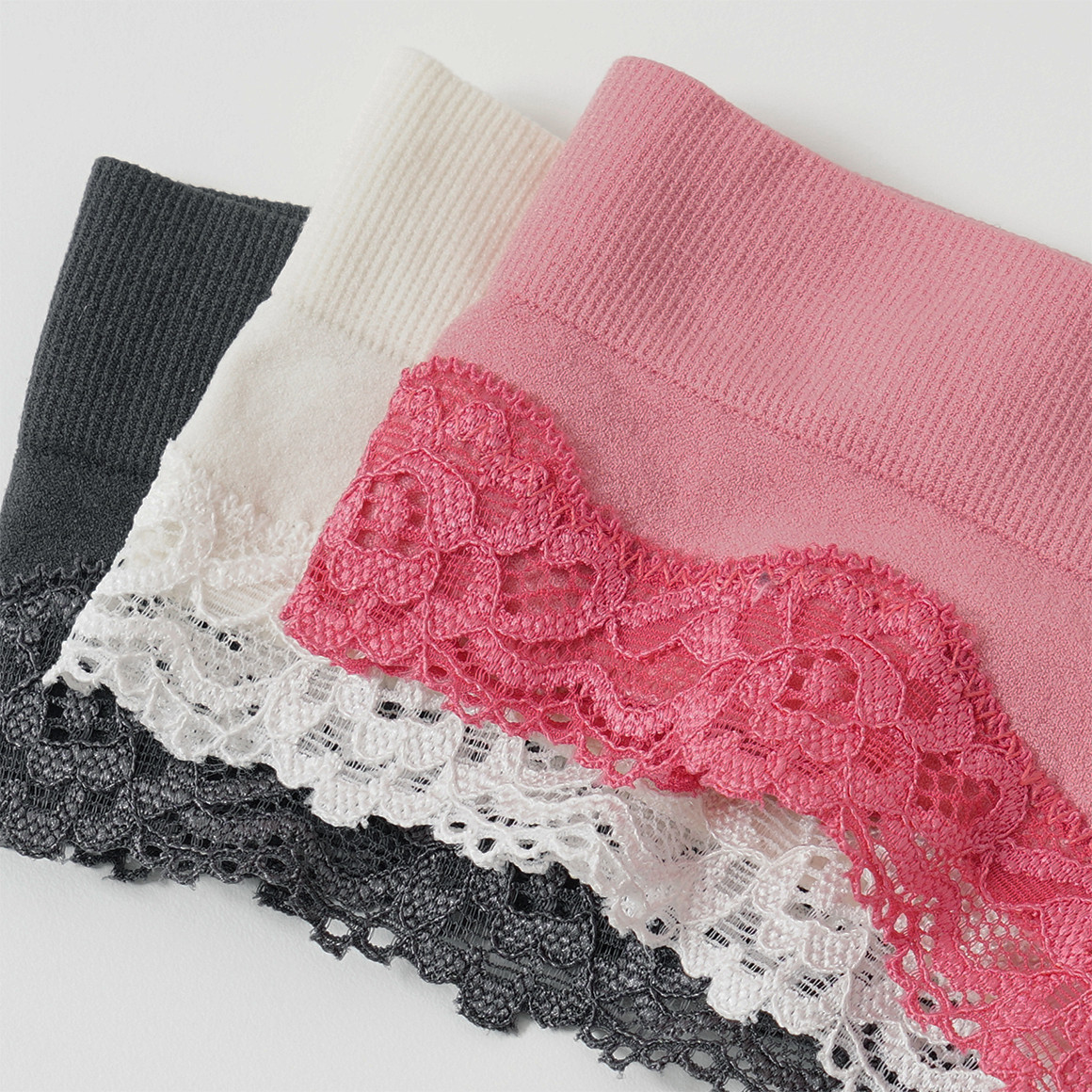 3 Damen Strings mit Spitze