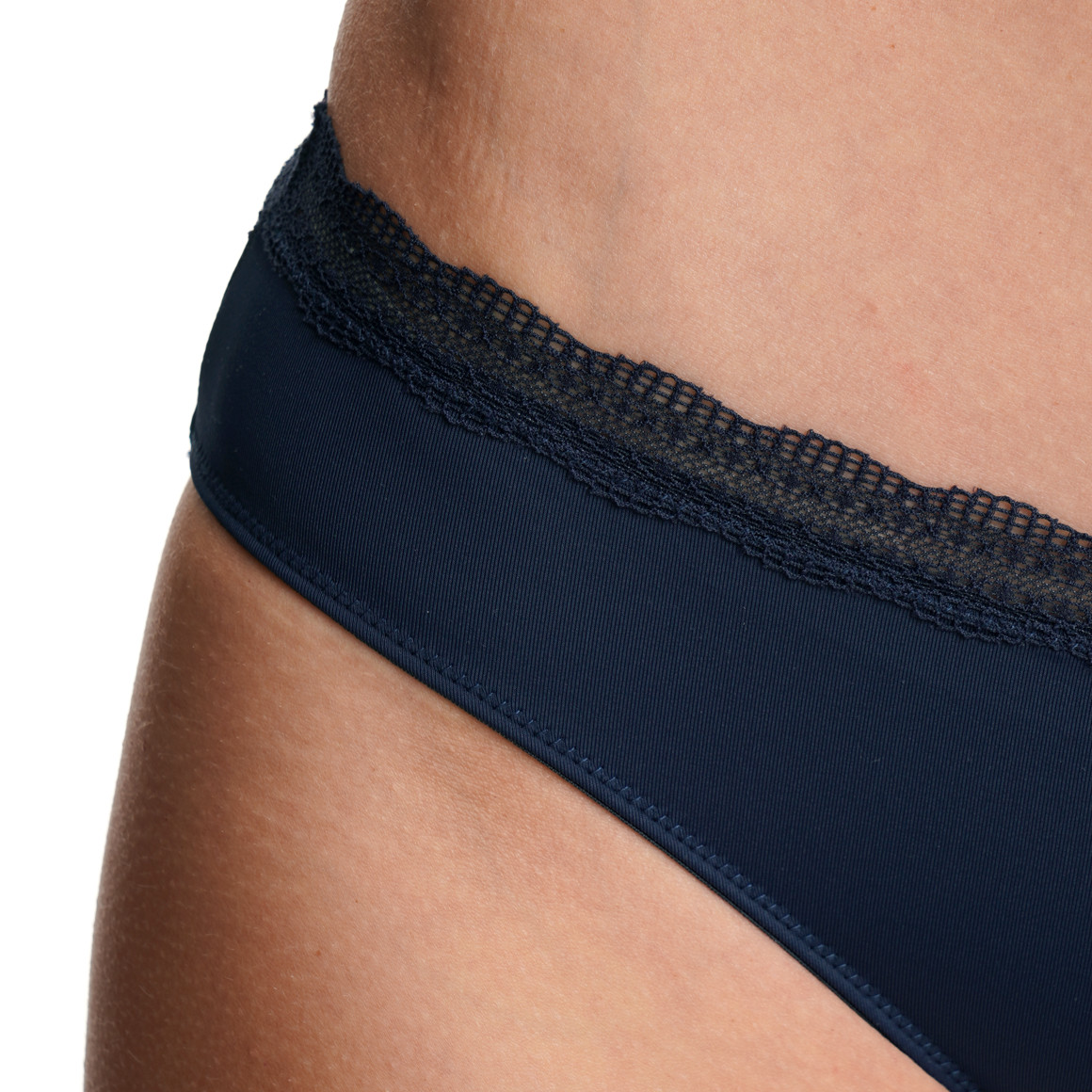 4 Damen Slips in verschiedenen Dessins