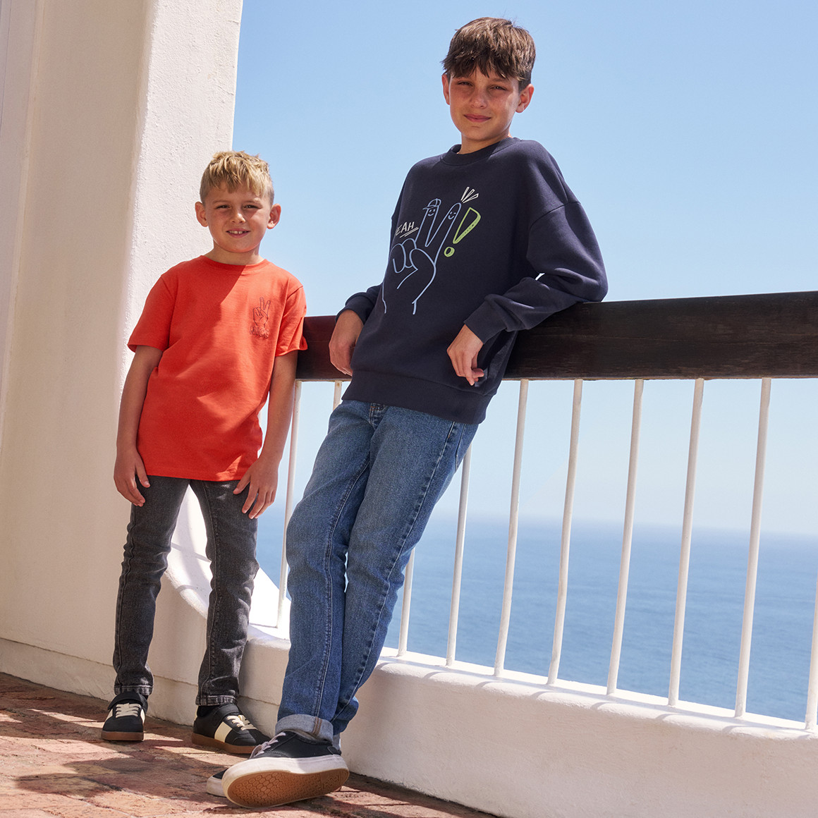 3 Jungen T-Shirts mit Prints