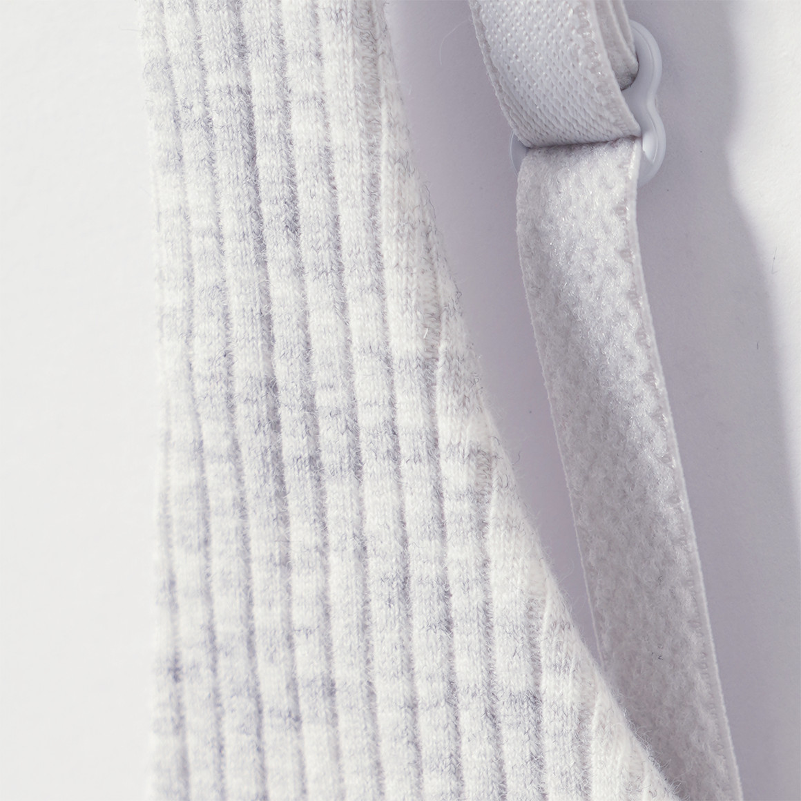 2 meisjesbustiers met ribstructuur