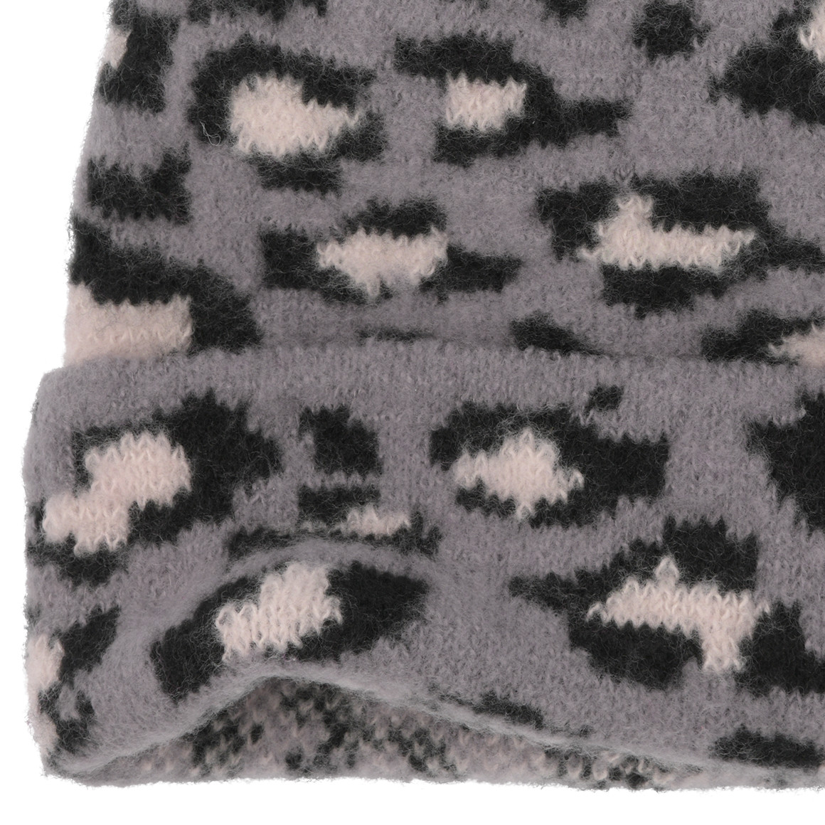 Dames wintermuts met leopatroon