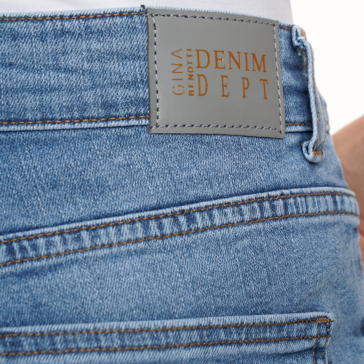 Damen Straight-Jeans mit breitem Umschlag