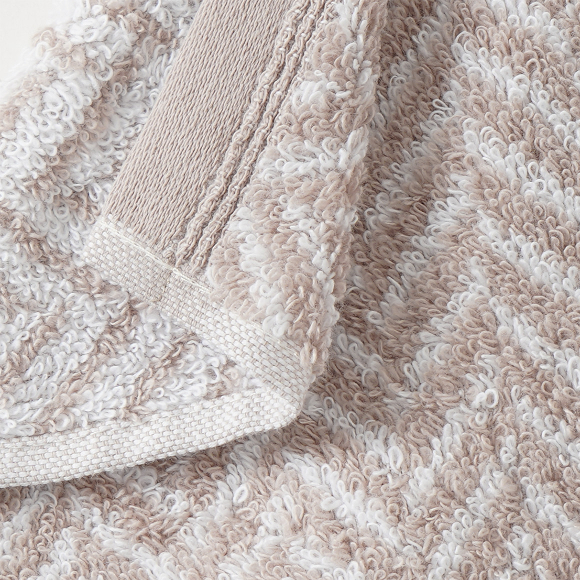 Handtuch mit Fischgrät-Muster