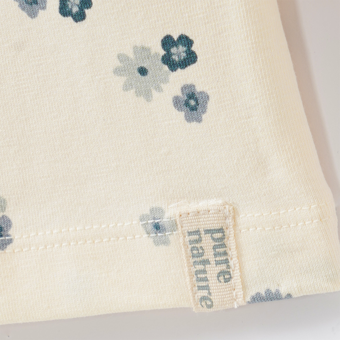 2 Baby Langarmshirts mit Blümchen