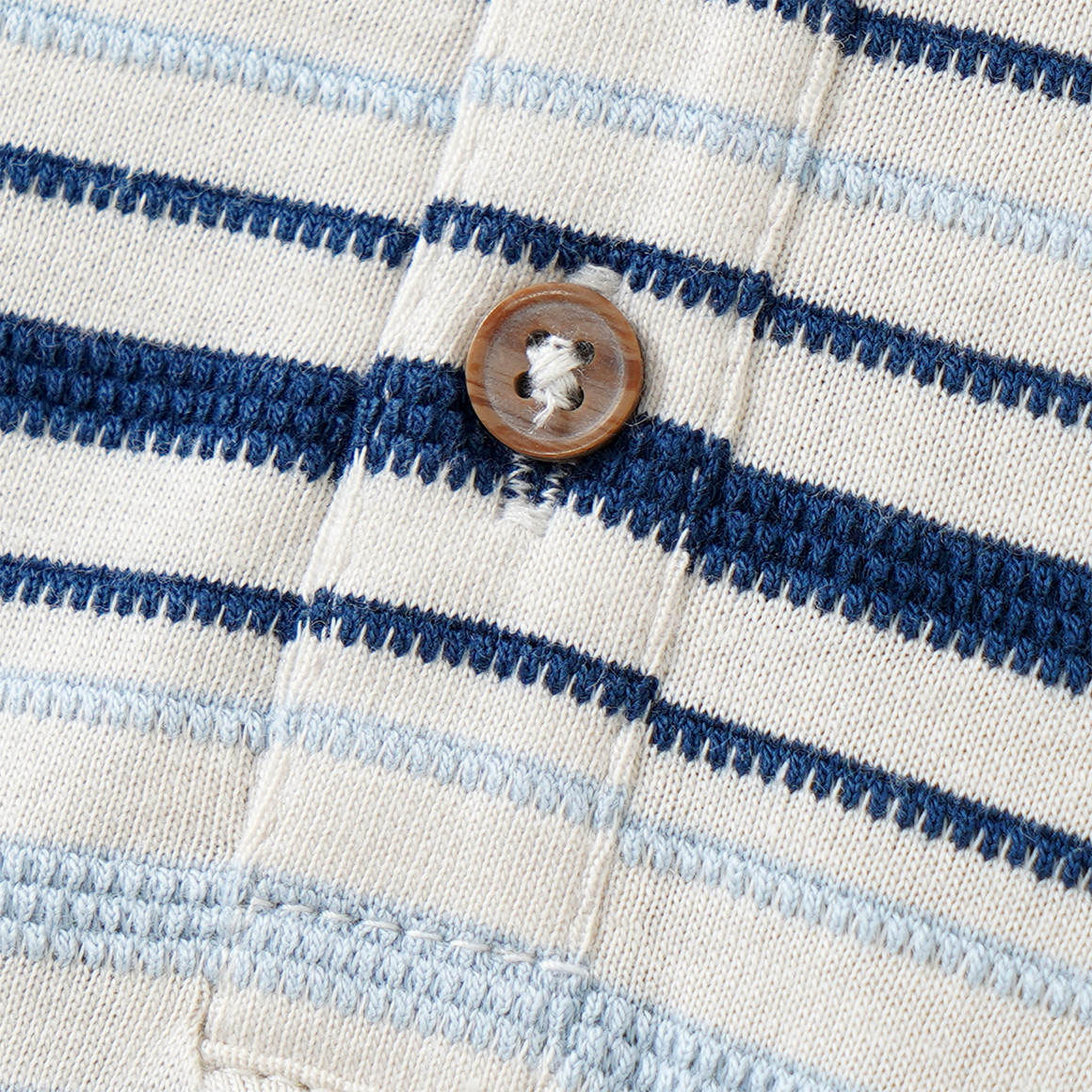 Jungen T-Shirt mit Knopfleiste