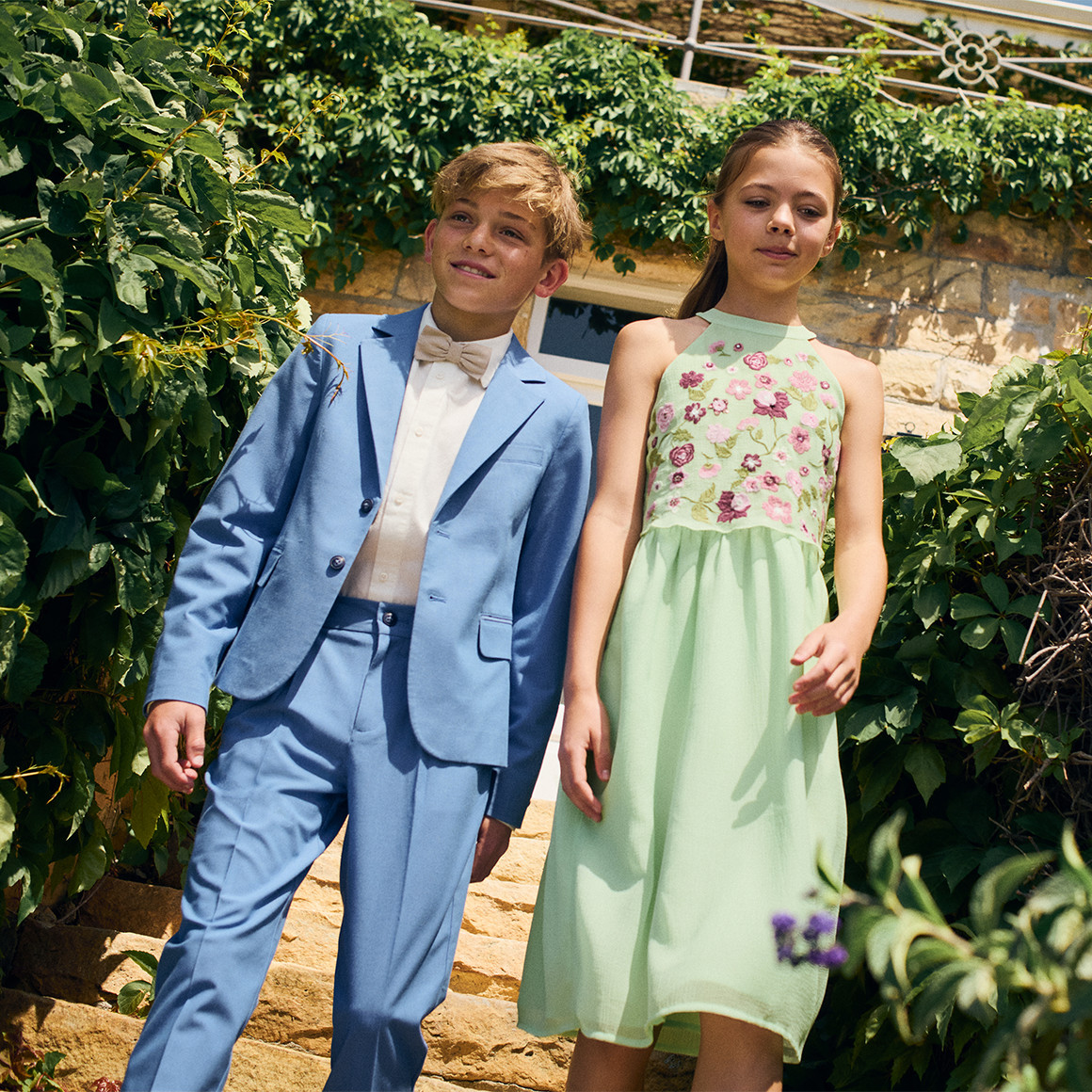 Mädchen Kleid mit Blumen-Stickerei