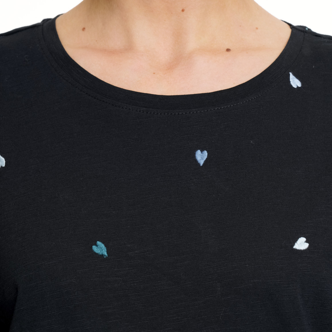 Damen T-Shirt mit Herz-Stickerei