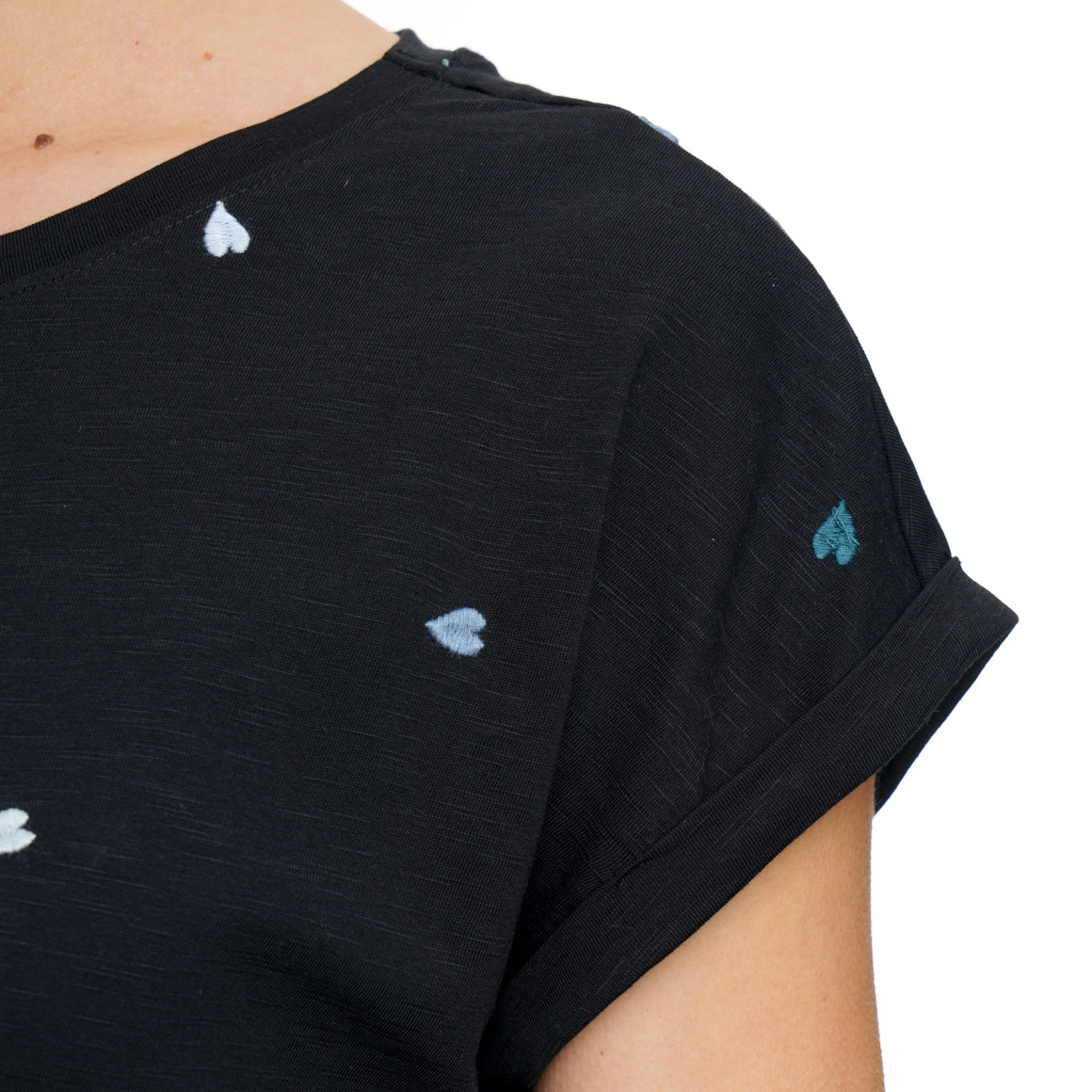 Damen T-Shirt mit Herz-Stickerei