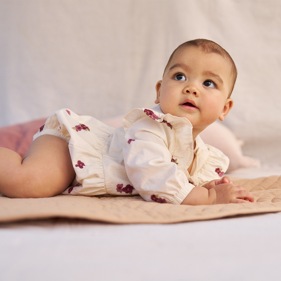 Baby Langarmbody mit Blumen-Stickerei