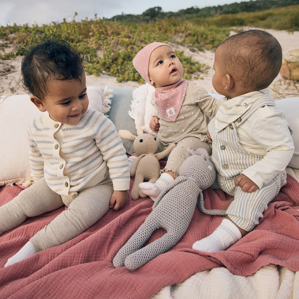 Newborn Set mit Latzhose und Langarmshirt