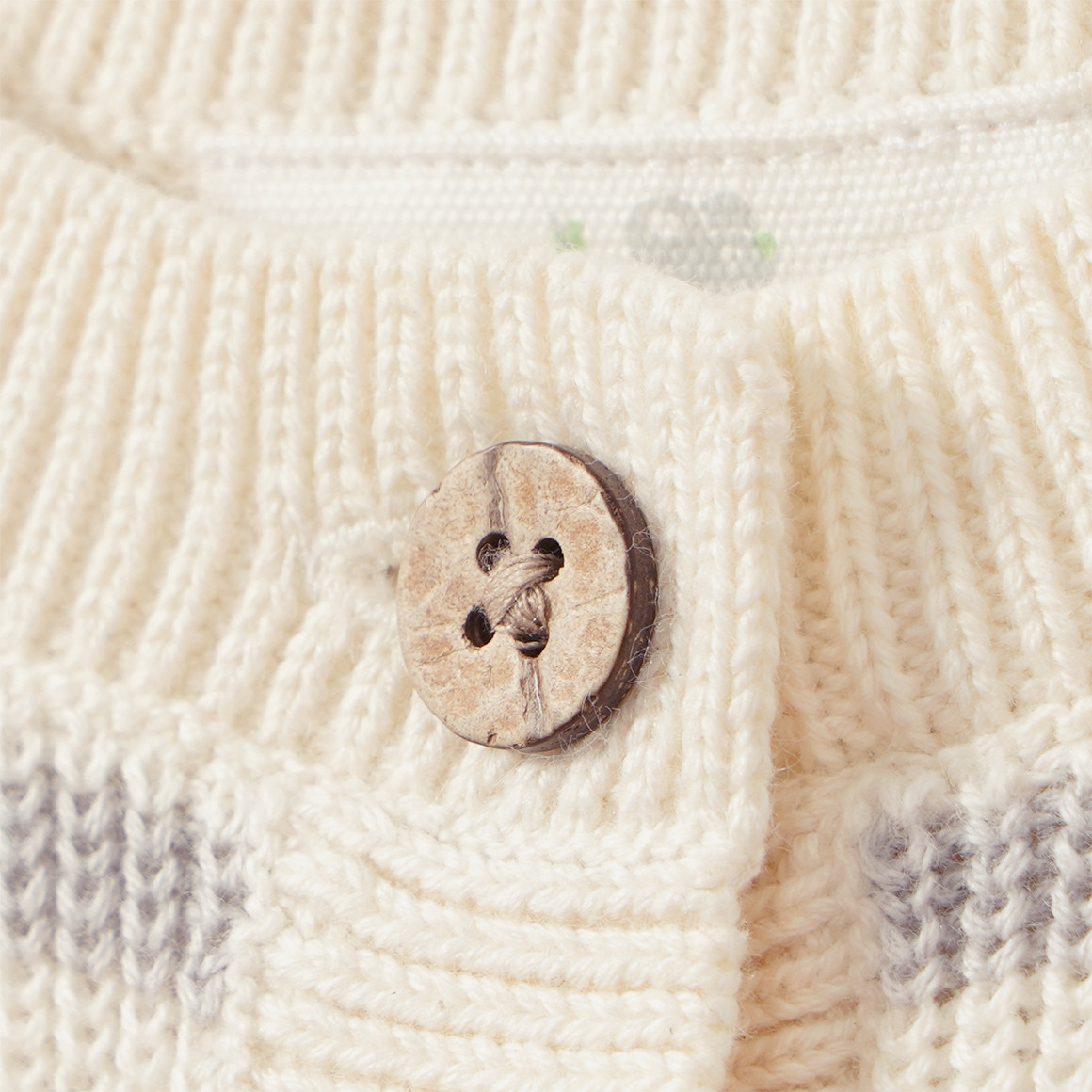 Newborn Strickjacke mit Streifen