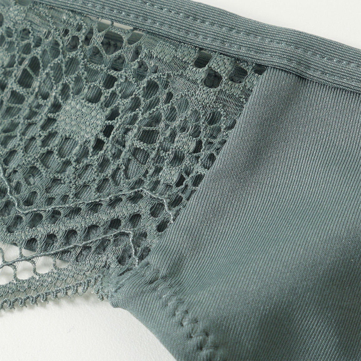 3 Damen Strings mit Spitze