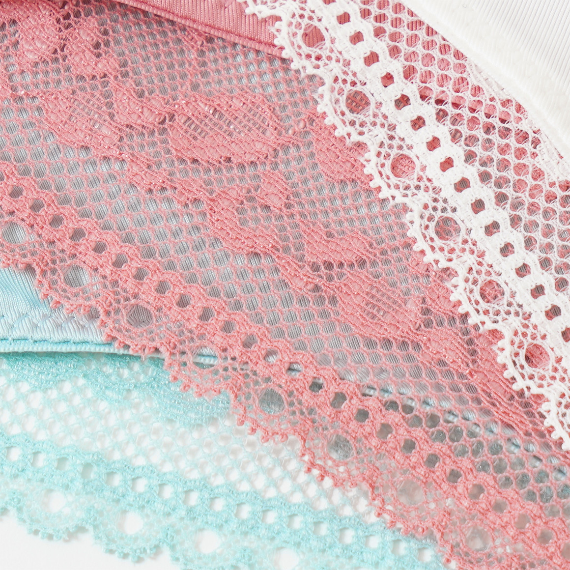 3 Damen Strings mit Spitze