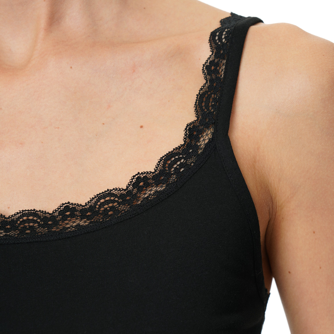 2 Damen Unterhemden mit Spitze