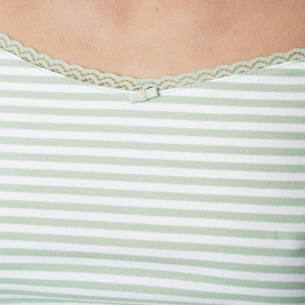 3 Damen Unterhemden mit Spitze