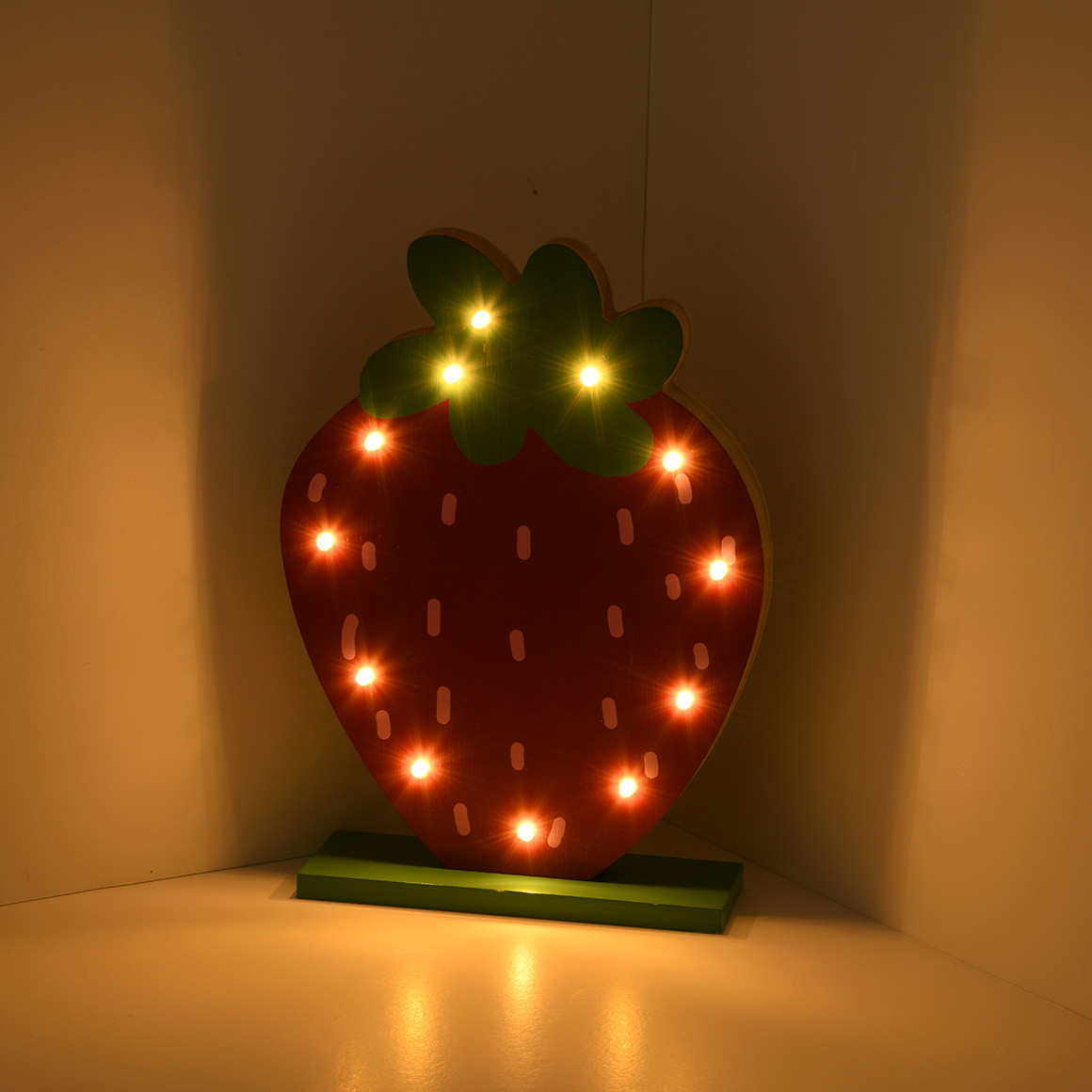 LED-Lampe in Erdbeer-Design