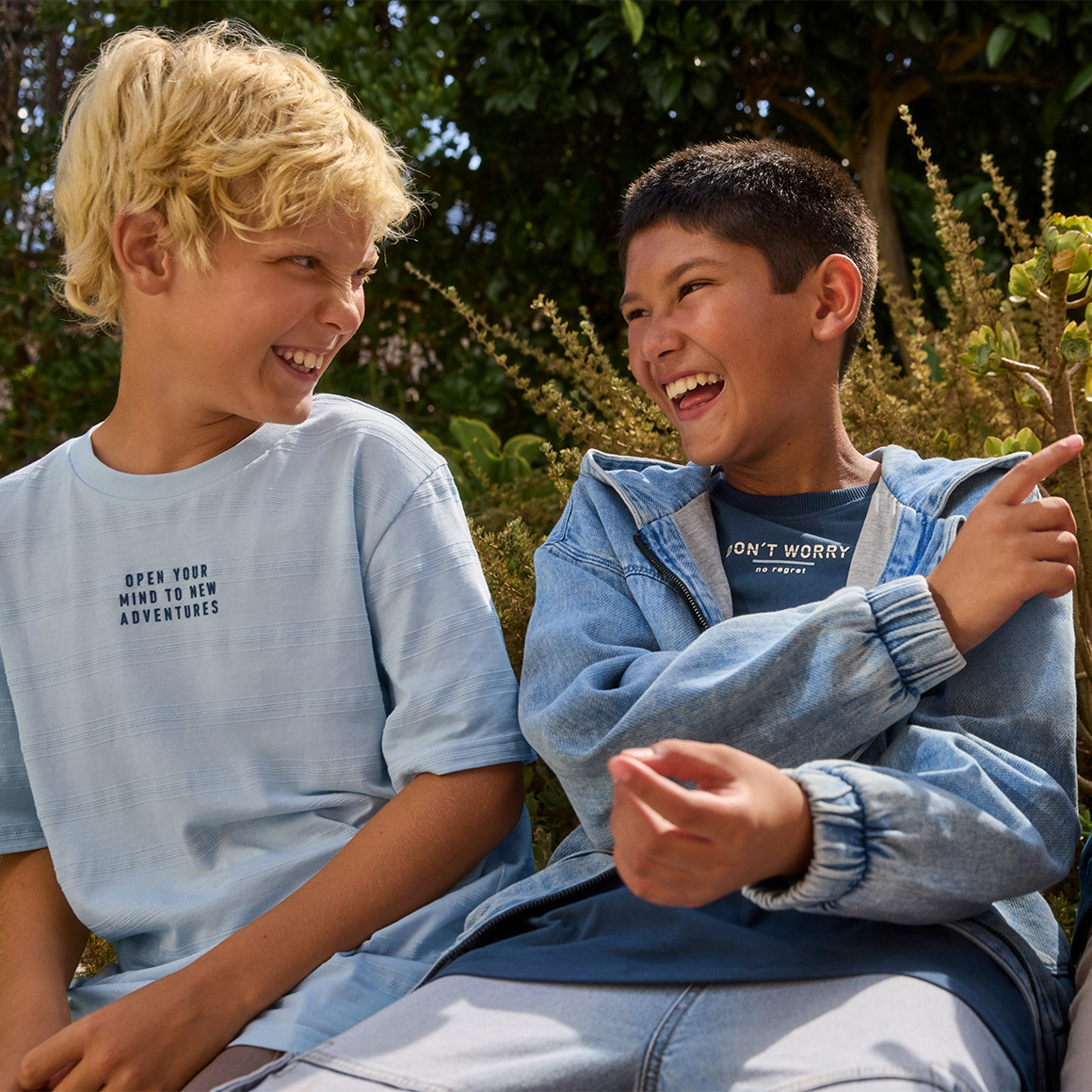 Jungen T-Shirt mit Text-Print