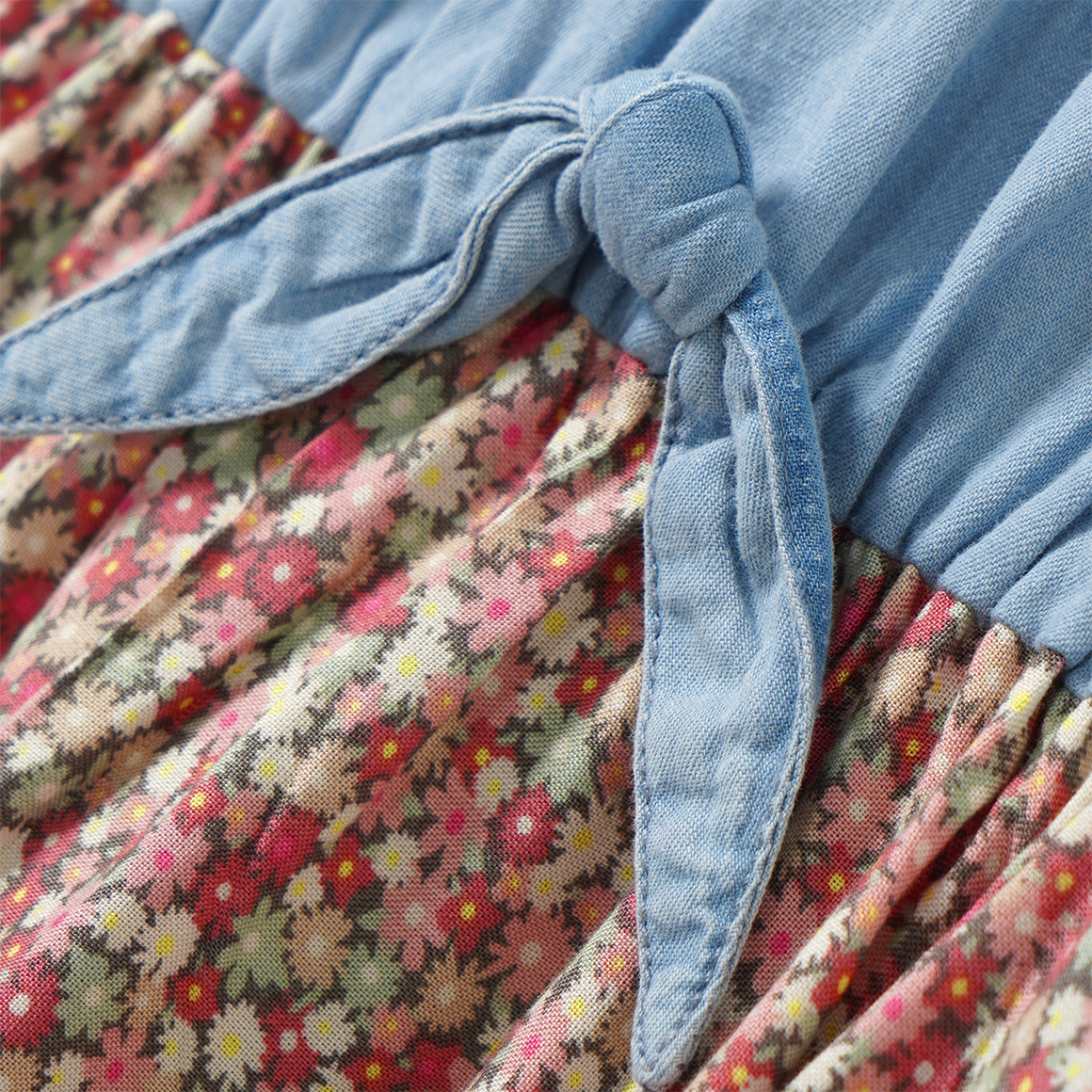 Mädchen Kleid mit Blümchen-Print