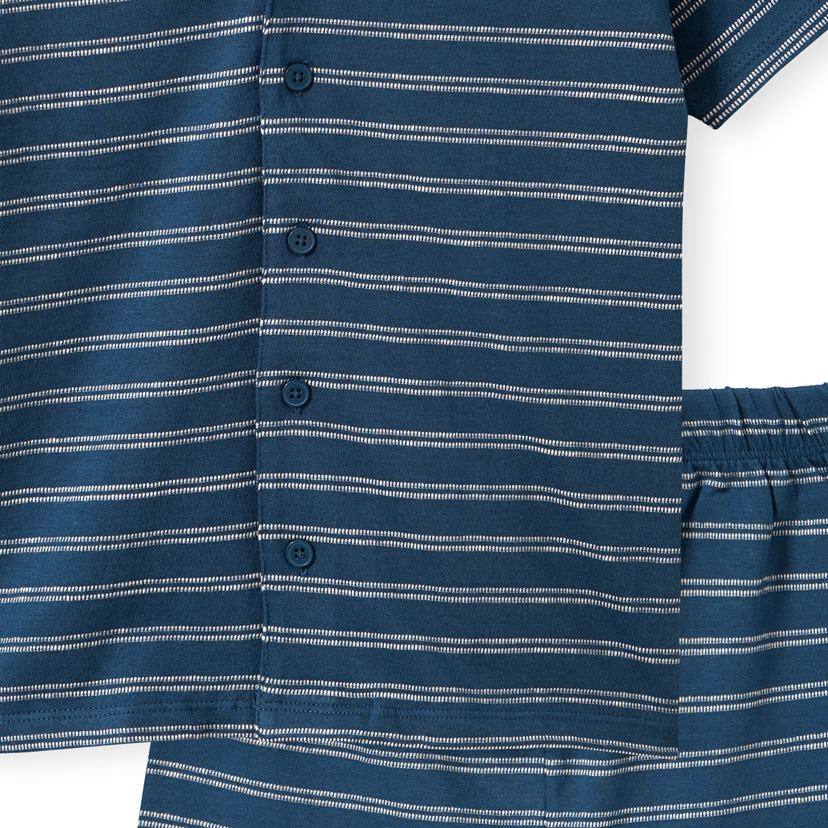 Jungen Shorty im Ringel-Look