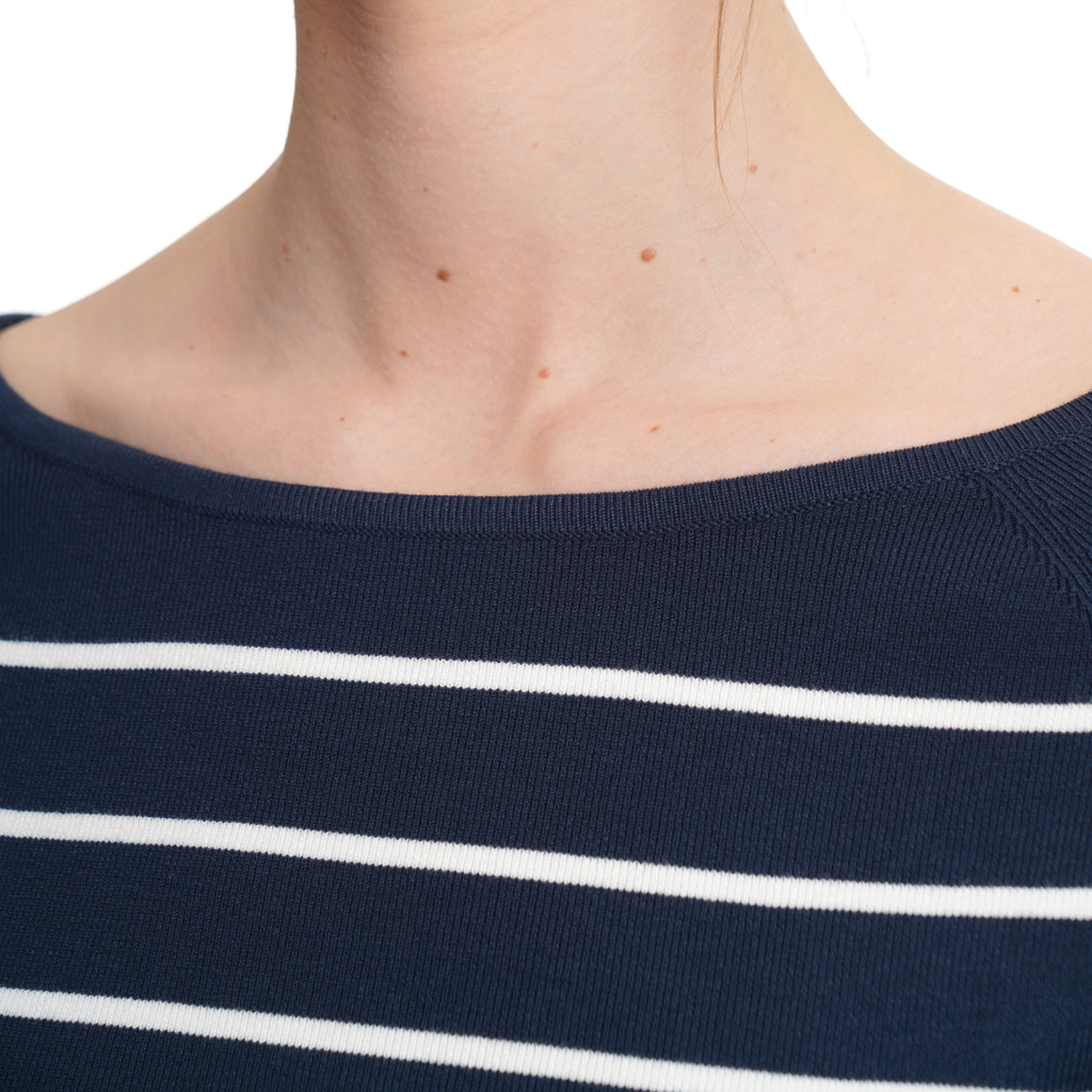 Gebreide damestrui met strepenpatroon