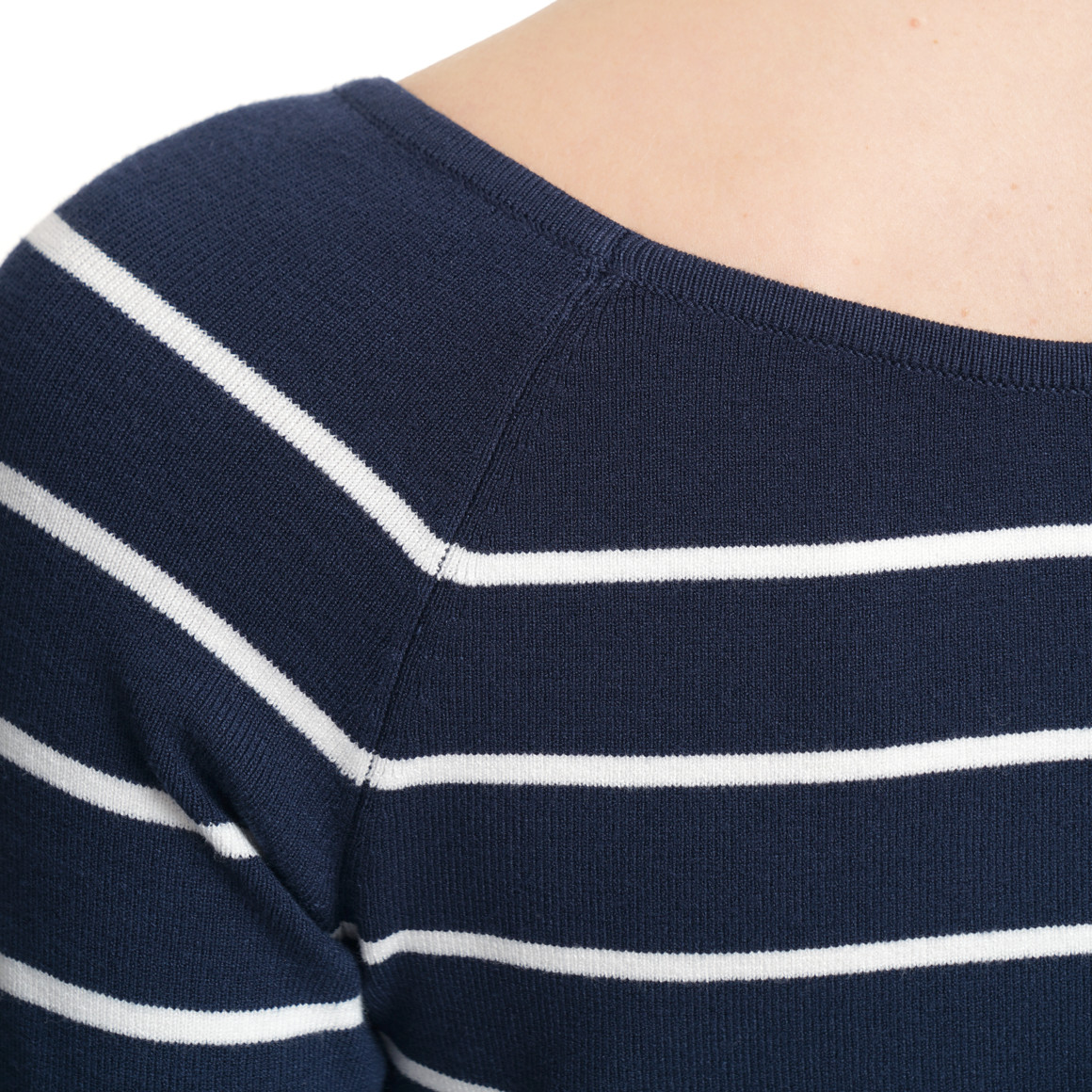 Gebreide damestrui met strepenpatroon